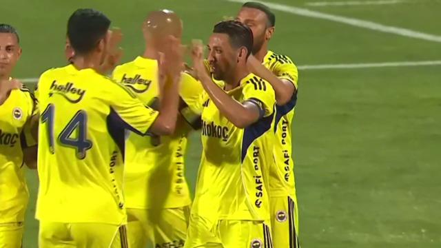 Yeni transfer görücüye çıktı! Fenerbahçe ikinci hazırlık maçında da hata yapmadı... Sarı-Lacivertliler Uniao de Leiria'yı 2-0 mağlup etti
