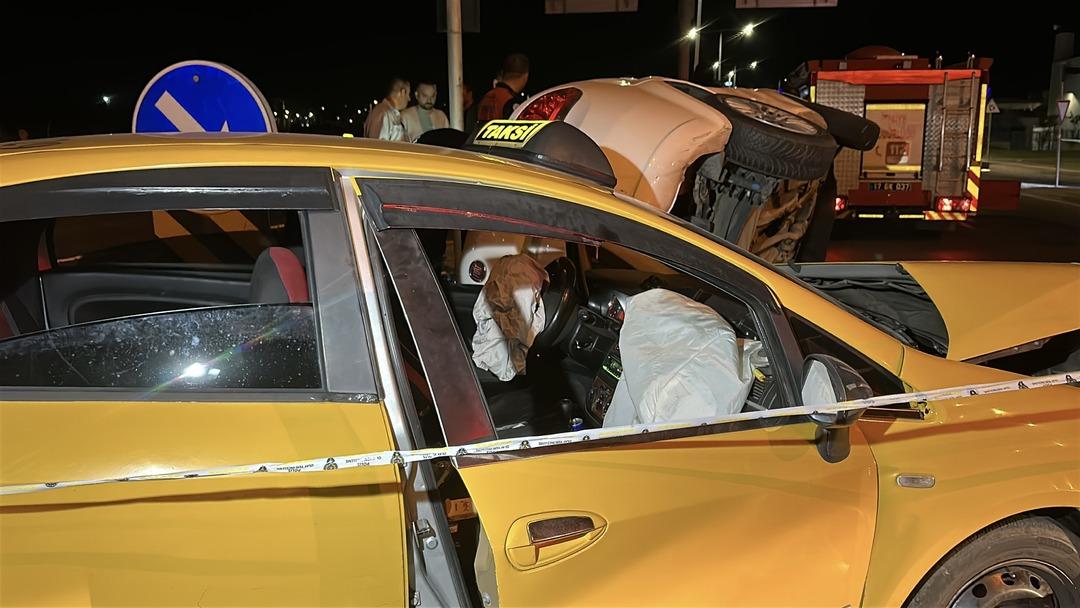 Çanakkale de feci kaza! Taksi ile otomobil çarpıştı: 8 yaralı 2