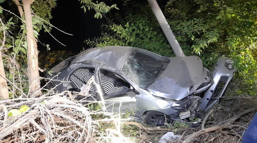 Tarlaya düşen otomobildeki 6 kişi yaralandı