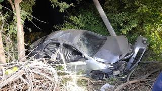 Tarlaya düşen otomobildeki 6 kişi yaralandı