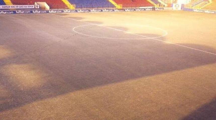 Karab&uuml;kspor - Fenerbah&ccedil;e ma&ccedil;ı &ouml;ncesi zemin buz tuttu!