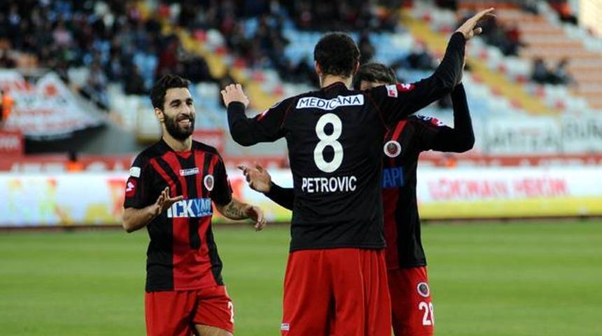 M&uuml;thiş ma&ccedil; Gen&ccedil;ler'in