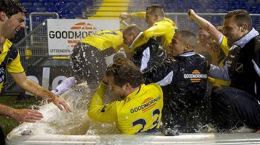 Galibiyet sonrası sahada jakuzi keyfi