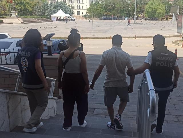Kırıkkale de uyuşturucu operasyonunda yakalanan 2 şüpheli tutuklandı 1
