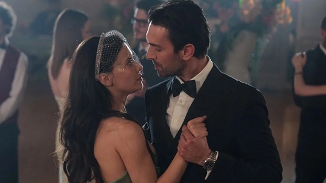 &Ccedil;ift Kişilik Oda neden yok? &Ccedil;ift Kişilik Oda'nın son b&ouml;l&uuml;m&uuml; s&uuml;rekli erteleniyordu! Suudi Arabistan'da yayınlanınca seyirci isyan etti