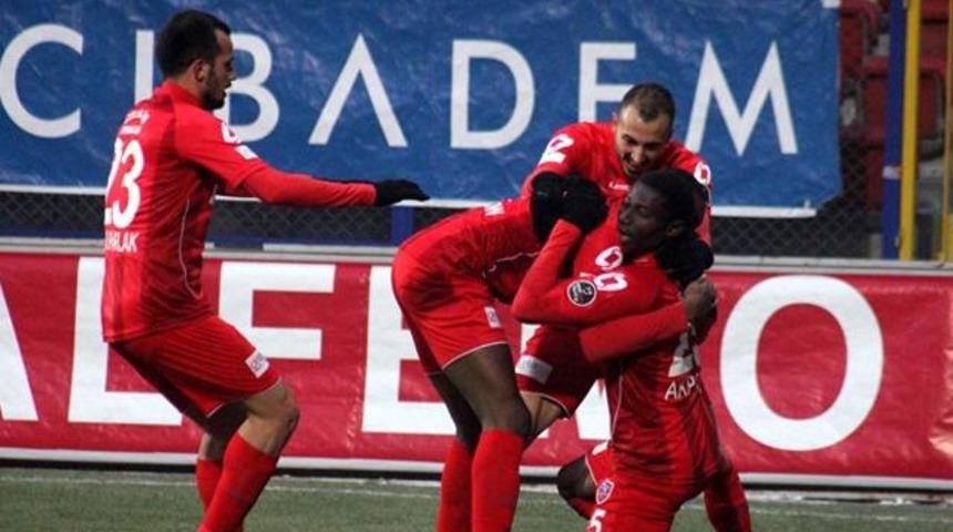 Karab&uuml;k Fenerbah&ccedil;e'nin kabusu oldu