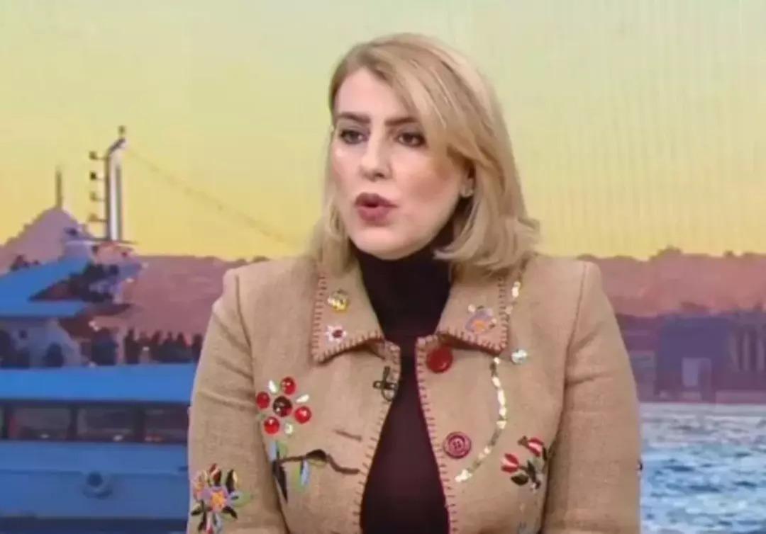 Kredi çekip tatile gidenlere Sevda Türküsev den  Geri zekalı  yakıştırması! Çok sert yanıt: "Geri zekalıya anlatır gibi..." 1