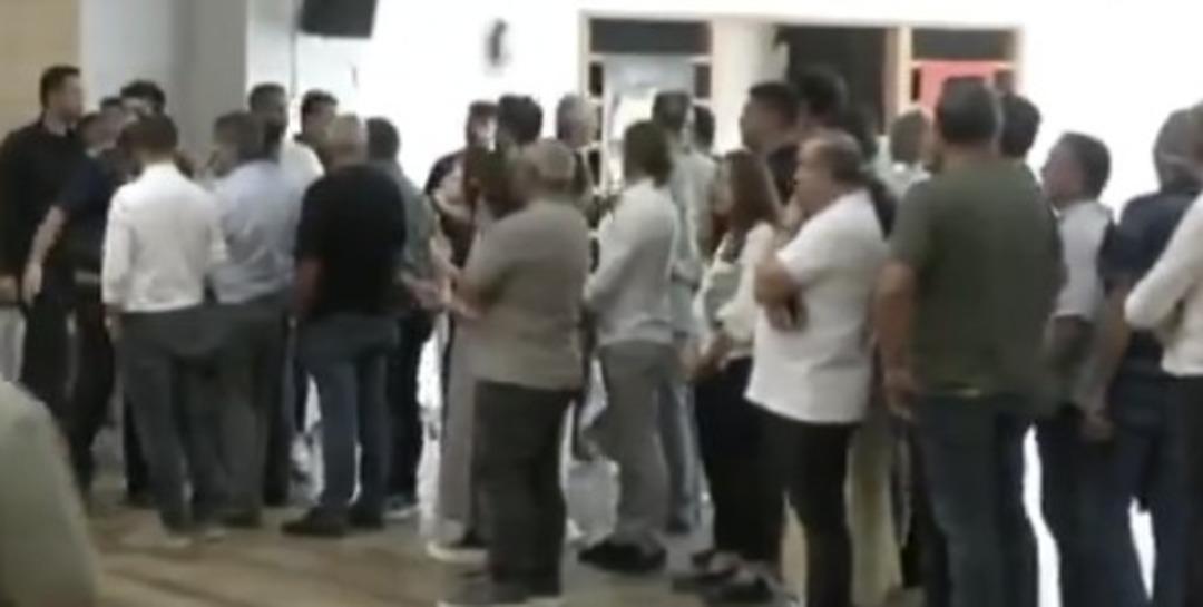 Şile Belediye Başkanvekili seçimi sırasında gerginlik! Ayakkabı fırlatmaya çalıştı 4