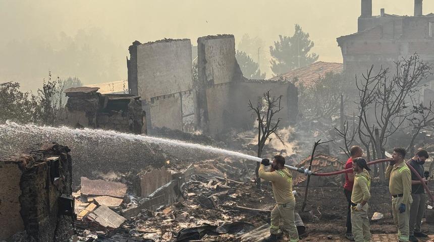 Sakarya'da çıkan orman yangınına müdahale sürüyor