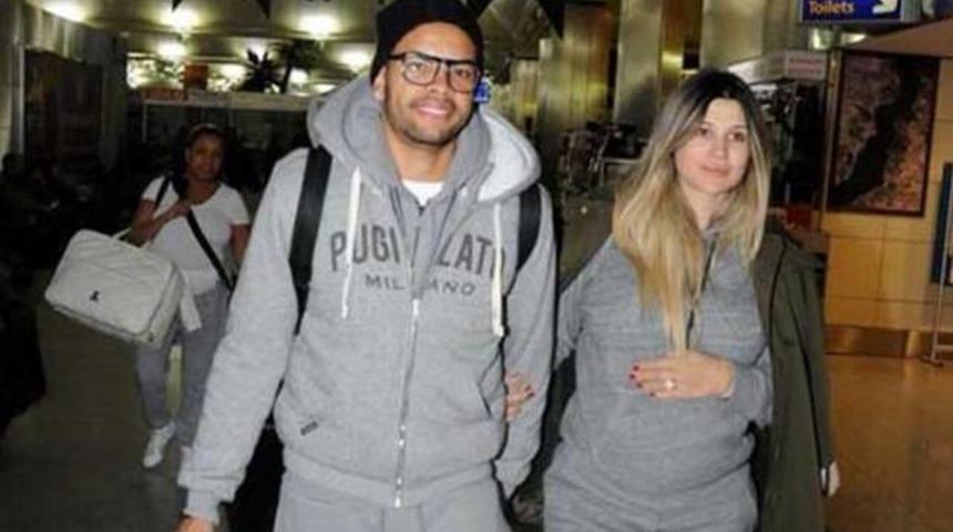 Dentinho ailesiyle T&uuml;rkiye'den ayrıldı