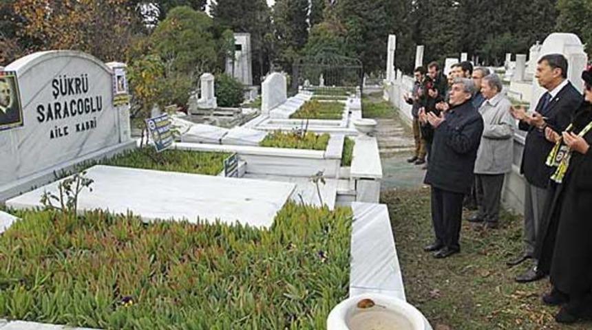 Ş&uuml;kr&uuml; Saracoğlu, mezarı başında anıldı