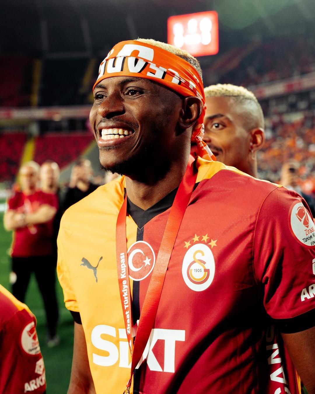Galatasaray da Okan Buruk tan Victor Osimhen müjdesi! Taraftarın yüreğine su serpti... 2
