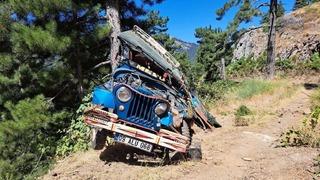 Cip şarampole uçtu, 3 kişi yaralandı