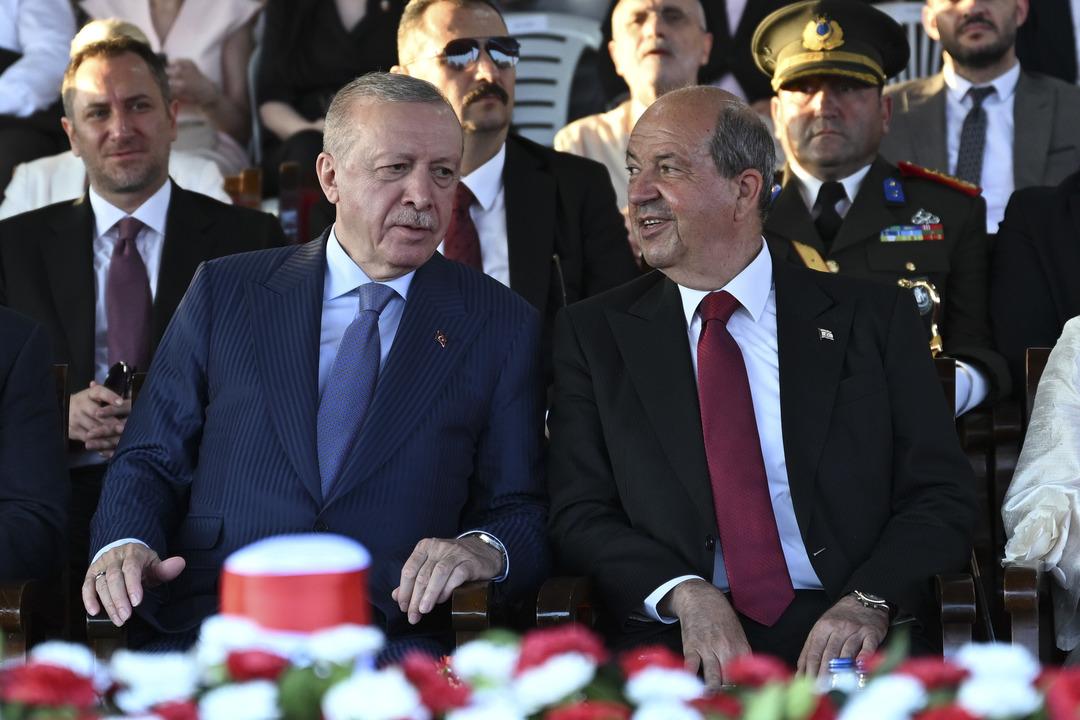Son dakika | Cumhurbaşkanı Erdoğan dan "Yalnız bırakmayacağız" mesajı: "Etrafı çevrilmiş durumda! Şara dik duruş sergiledi" 2