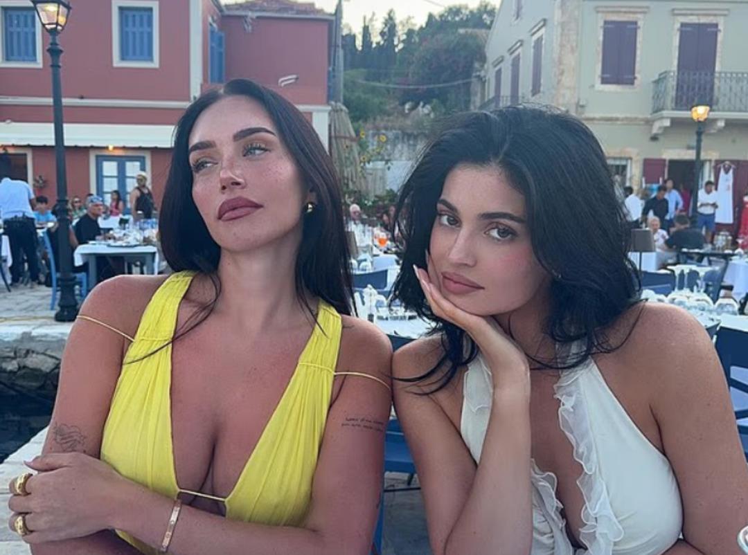 Yunanistan’ın ünlü restoranı Kylie Jenner ı paylaştı! Sosyal medyada tepki yağdı 2