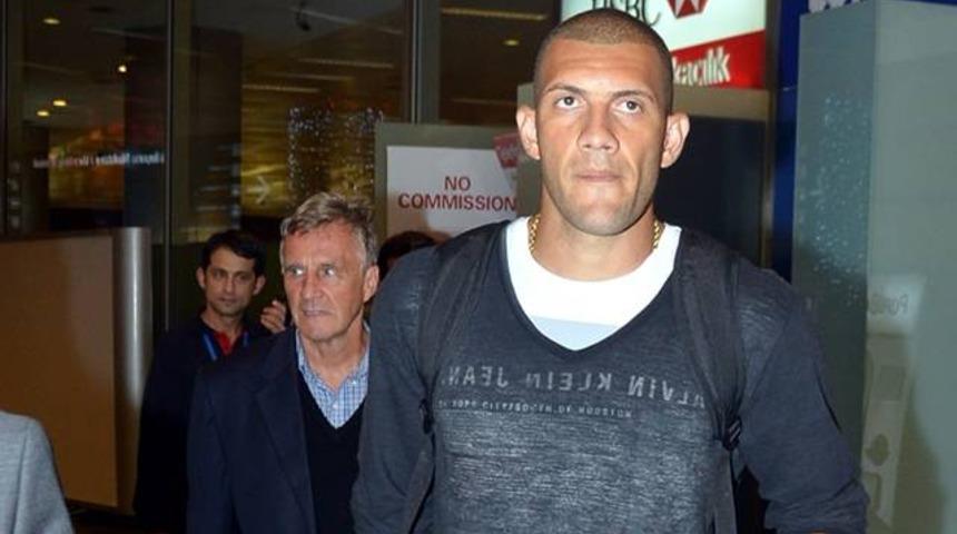 Bursaspor'un yeni golc&uuml;s&uuml; Fernandao T&uuml;rkiye'de