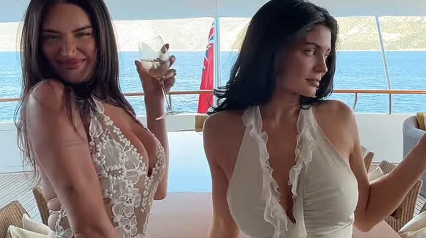 Yunanistan’ın ünlü restoranı Kylie Jenner'ı paylaştı! Sosyal medyada tepki yağdı