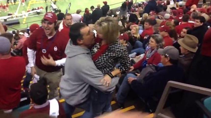 Kadın taraftar ortalığı karıştırdı