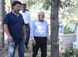 Mezarlıkta vardiyalı nöbetteler 'Tanımadığımızı almıyoruz' Tüm köy seferber oldu! Cezası 500 bin liradan fazla