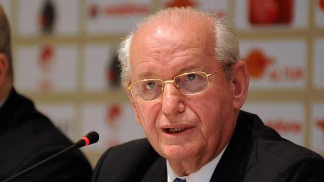 Şenes Erzik sinirli!