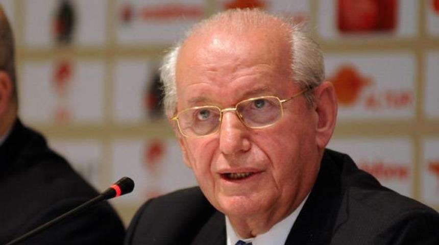 Şenes Erzik sinirli!