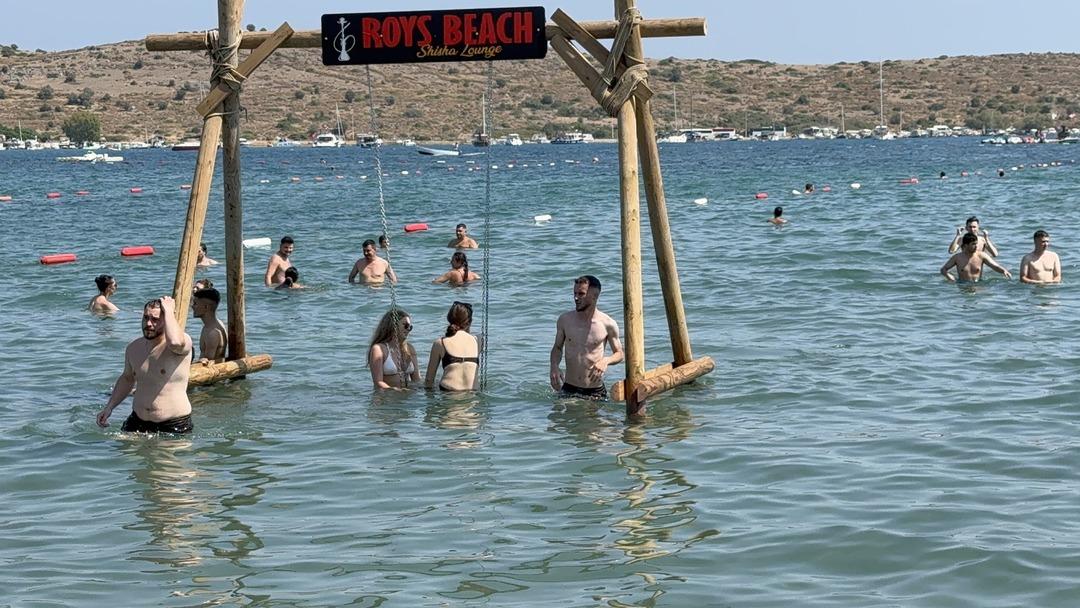  Yapılacak bir şey yok  Kapıda kalabilirsiniz  10 bin TL lik tatili 8 bine bulduğunu sananlar...  1