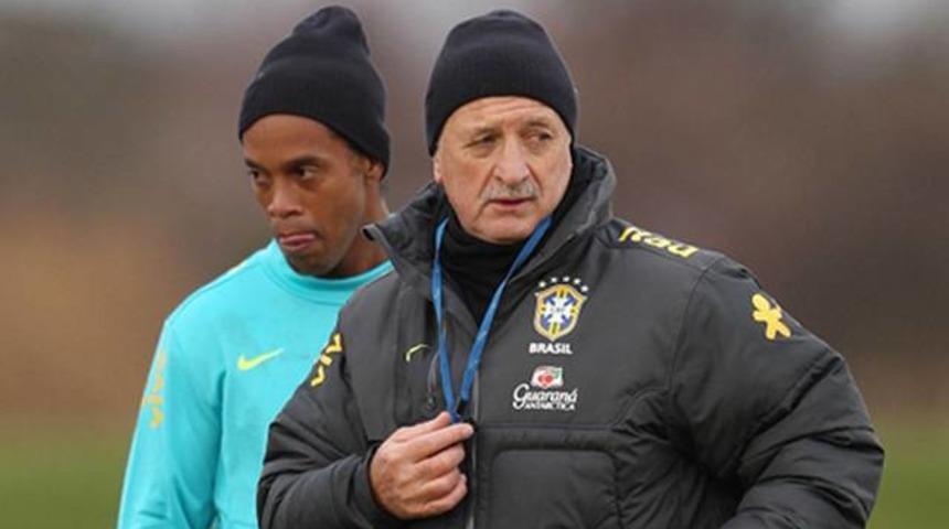 Ronaldinho Scolari&rsquo;yi dinledi!