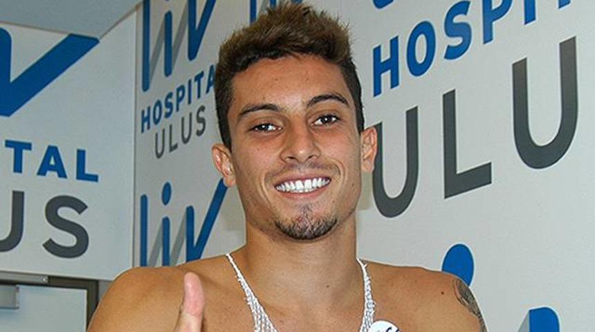 Alex Telles sağlık kontrol&uuml;nden ge&ccedil;ti