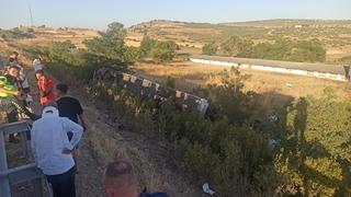 Balıkesir'de yolcu otobüsü devrildi: 1’i ağır 27 yaralı