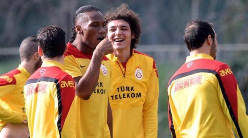 Drogba yeni transferleri eğlendirdi...