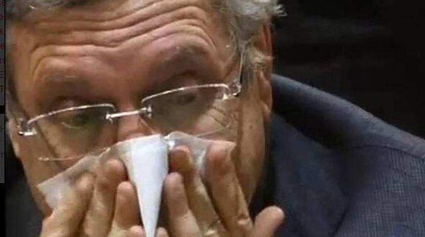 Aziz Yıldırım g&ouml;zyaşlarına hakim olamadı