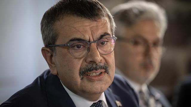 MEB yeni fiyatı duyurdu! 3 kat artışla ihale edildiği söylenmişti, gerçek rakamı Milli Eğitim Bakanı Yusuf Tekin açıkladı