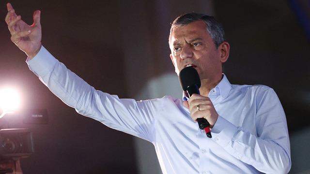 İki milletvekili CHP'ye geçiyor! Özgür Özel duyuracak...