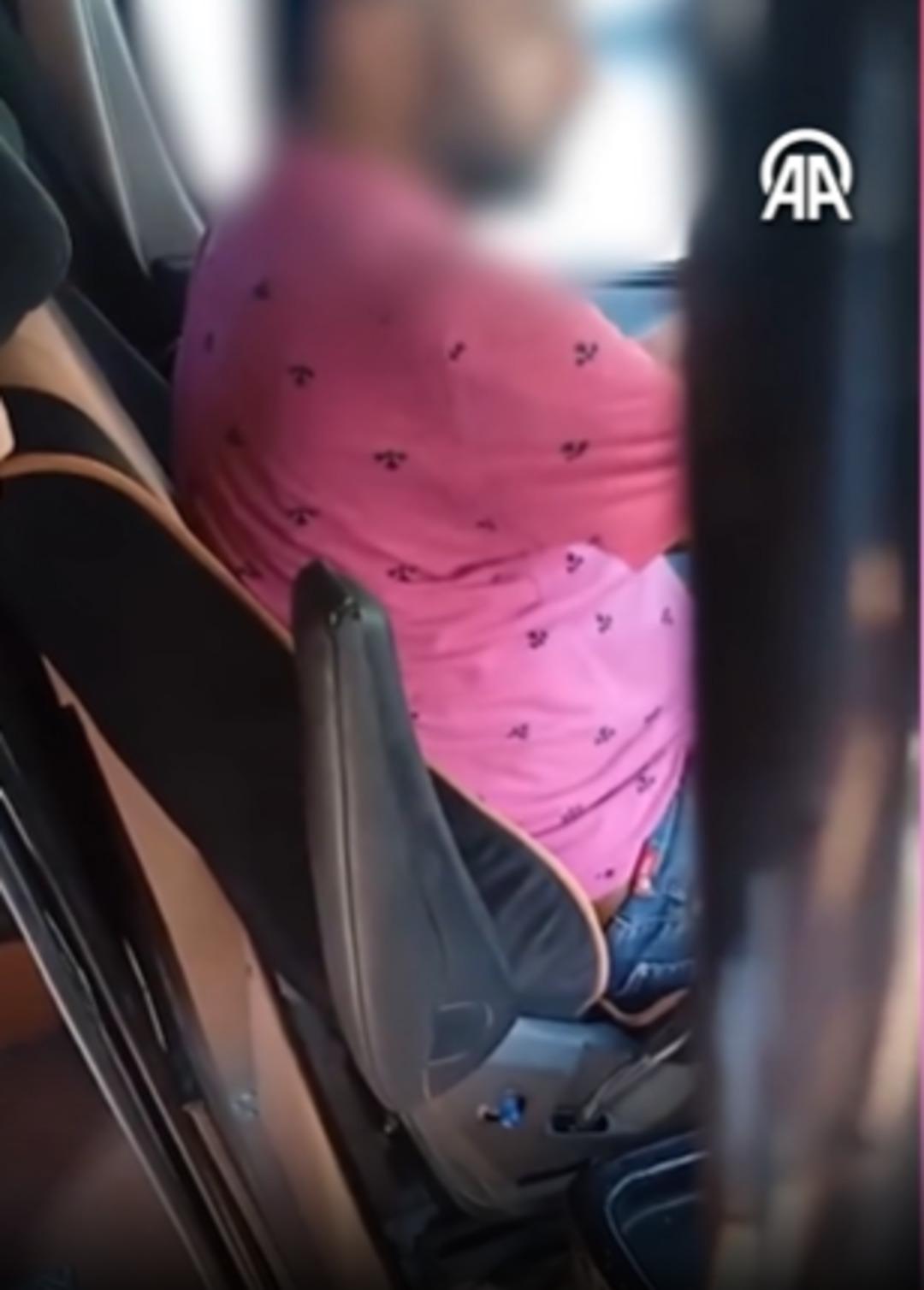 Yer: Ankara! Dolmuş şoförü kimseyi umursamadı, yolcular gizlice çekti! Yapmaya devam etti 2