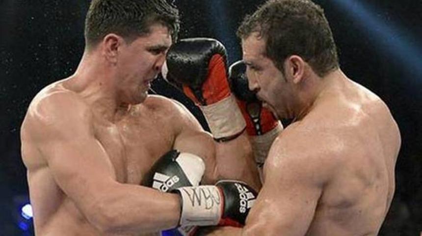 Boks d&uuml;nyası şokta! Eldivende yabancı madde...