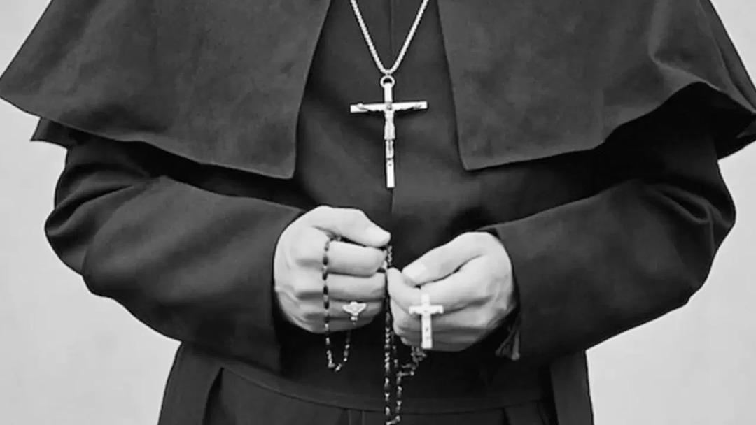 Skandal olay! Bir baba 15 yaşındaki oğlunu papaza sattı! Cinsel birliktelik yaşaması için... 1