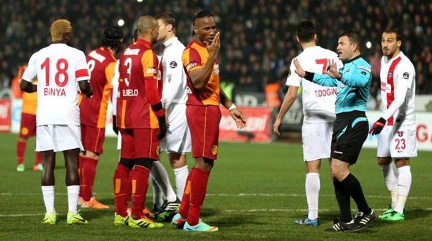 Lig TV'de g&ouml;zlerden ka&ccedil;an olay