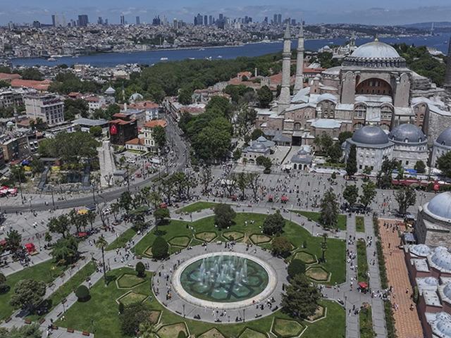 Yerli turistler yılın ilk çeyreğinde 76,4 milyar lira seyahat harcaması yaptı
