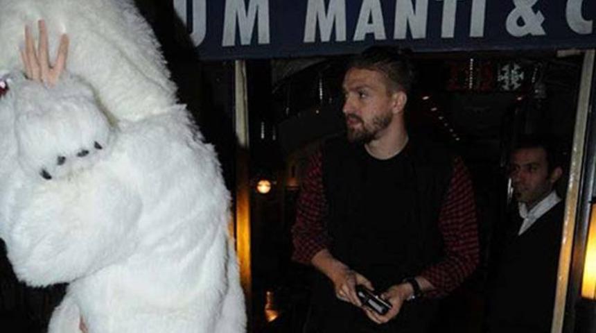 'O kutup ayısı k&uuml;rk&uuml;n&uuml; 9 kişi talep etti'