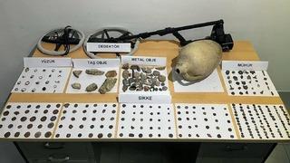 Mersin'de 250 sikke ve 404 tarihi obje ele geçirildi