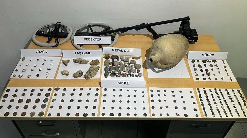 Mersin'de 250 sikke ve 404 tarihi obje ele geçirildi
