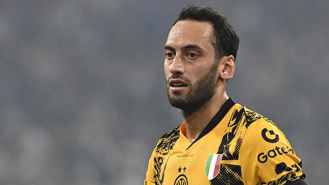 Galatasaray istedi, Fenerbahçe devreye girdi... Yılın transfer bombası! Hakan Çalhanoğlu mesaj gönderdi: "Bu işi 48 saatte bitirelim" 1