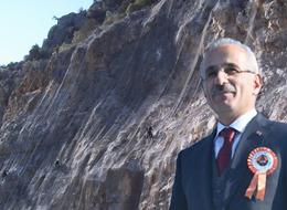 Sarp yamaçlara çelik zırh... Bakan Uraloğlu duyurdu! 794 futbol sahası büyüklüğünde çelik ağ uygulaması tamamlandı