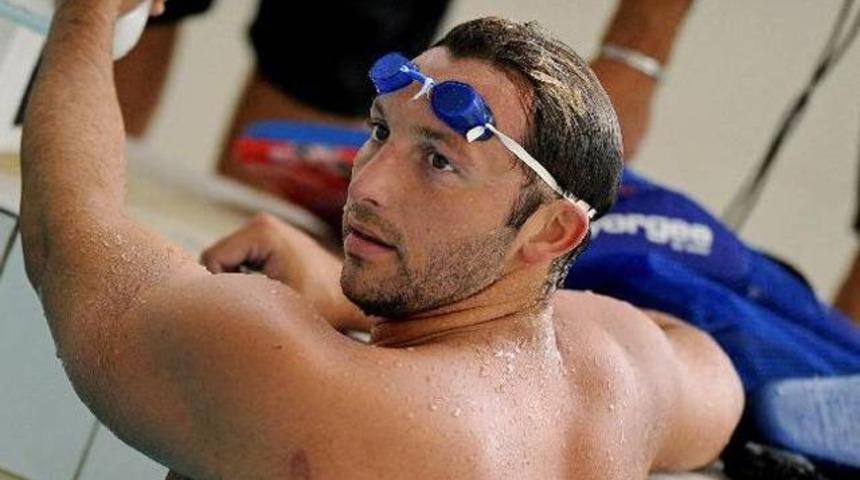 &Uuml;nl&uuml; y&uuml;z&uuml;c&uuml; hastaneye kaldırıldı