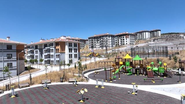 Bakan Kurum paylaştı: “Bir yandan afet konutlarını bitiriyoruz bir yandan sosyal konut üretmeye devam ediyoruz”