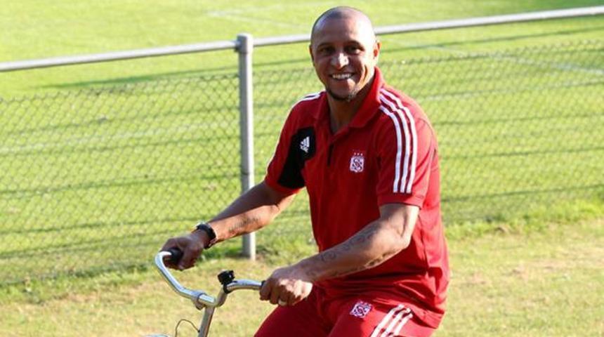Roberto Carlos: Fenerbah&ccedil;e'yi yenersek ligin kaderi değişir