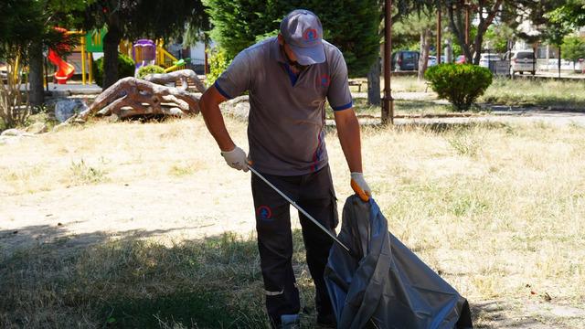 Düzce Belediyesi'nden şehir genelinde kapsamlı temizlik ve peyzaj hamlesi