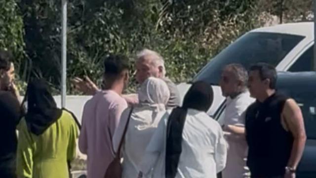 İlber Ortaylı'nın aracı trafik kazasına karıştı! Şoförü ve diğer aracın sürücüsü birbirine girince bakın ne yaptı...