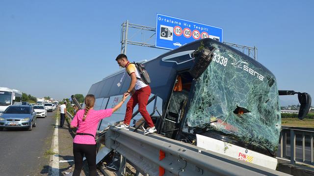 34 turistin bulunduğu otobüs faciaya ramak kala durdu: Köprüden düşmekten son anda kurtuldu!