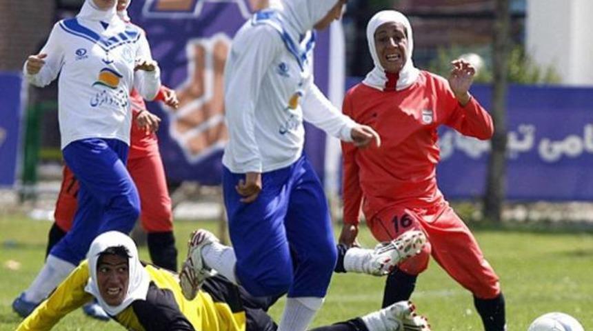 Kadın futbol takımından erkek &ccedil;ıktı